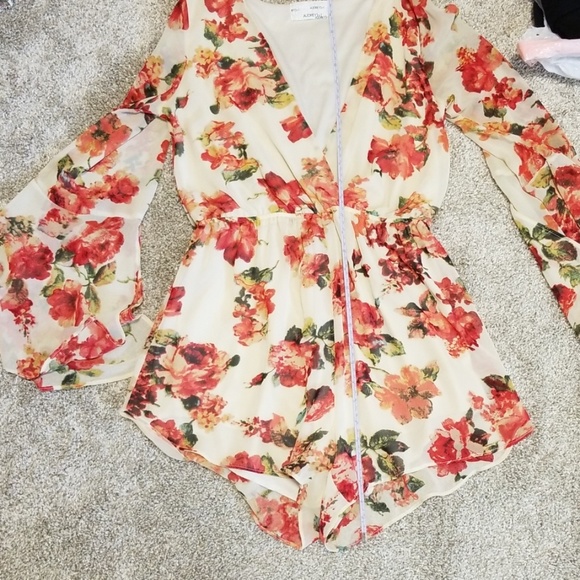 Romper bell sleeve - Picture 2 of 5